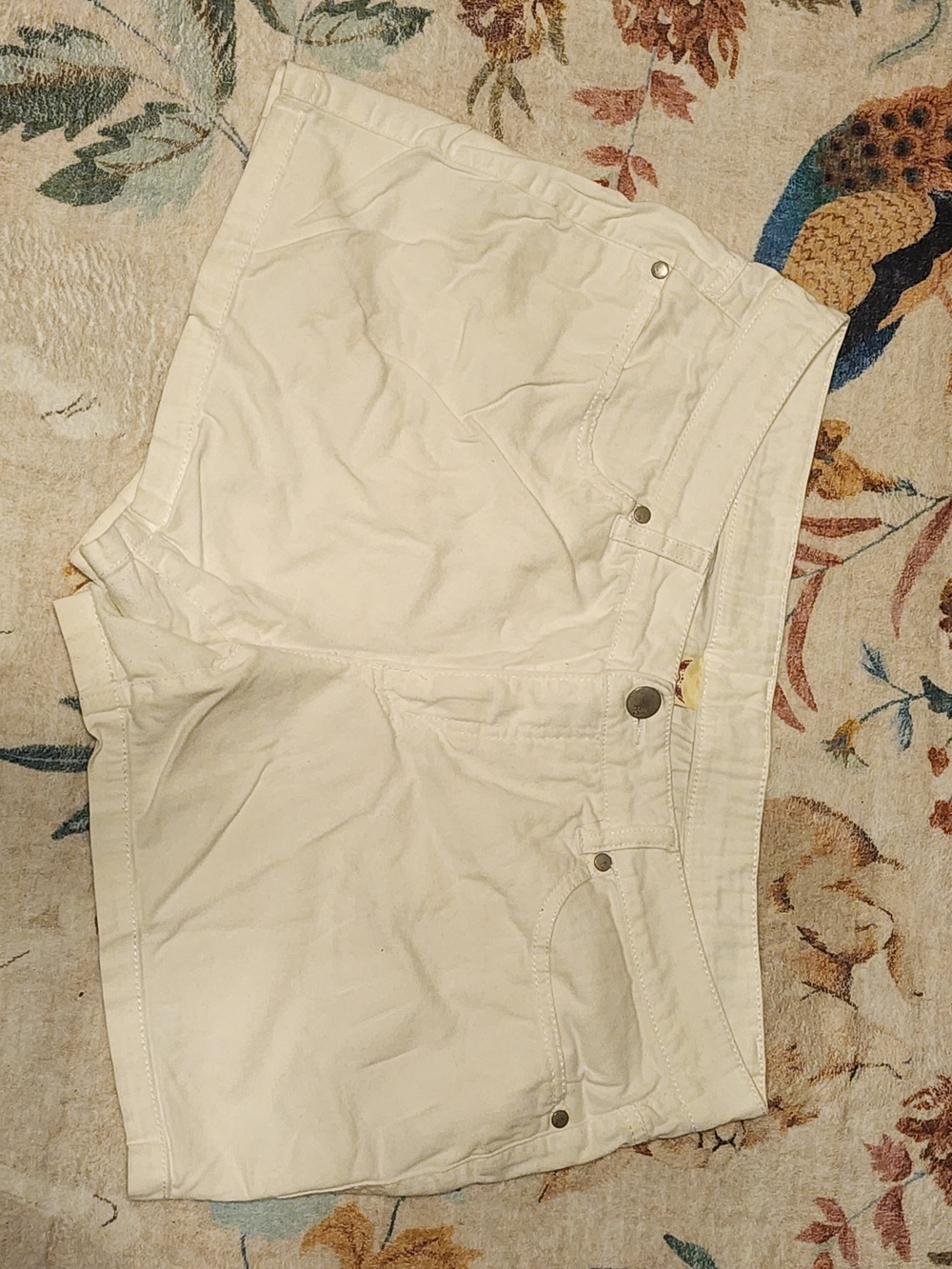 Faded Glory Cream/White Garment Tag Detail